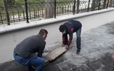 Tarihi mezar taşını vatandaşlar buldu
