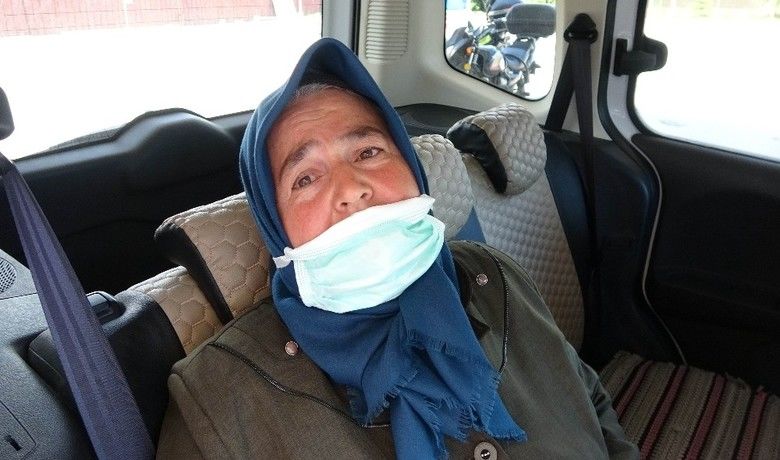 Ambulans helikopterin alamadığı hastanın eşikonuştu: “Kimse ile husumetimiz yok” - Samsun’da ambulans helikopterin kırsal mahallede tarlaya inmesine izin verilmeyince alamadığı hastanın eşi  Fadime Yeniçerioğlu, “Biz Tekirdağ Çerkezköy’de oturuyorduk. 2 ay oldu geleli. Kimse ile husumetimiz de yok, küslüğümüz de yok” dedi.