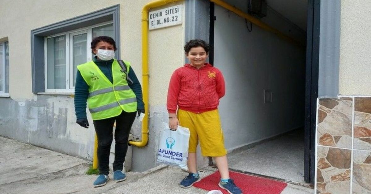 Evden çıkamayan 13. yaşındaki Doğanay’a doğum günü pastası