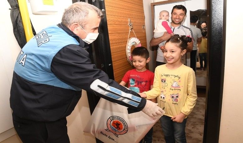 Başkan Demir, çocukları sevindirdi
 - Samsun Büyükşehir Belediye Başkanı Mustafa Demir’e, sosyal medya üzerinden ulaşan çocuklar hediye istedi. Başkan Demir’in talimatı ile harekete geçen Zabıta Dairesi Başkanlığı ekipleri, çocukların hediyelerini adreslerine giderek ulaştırdı.