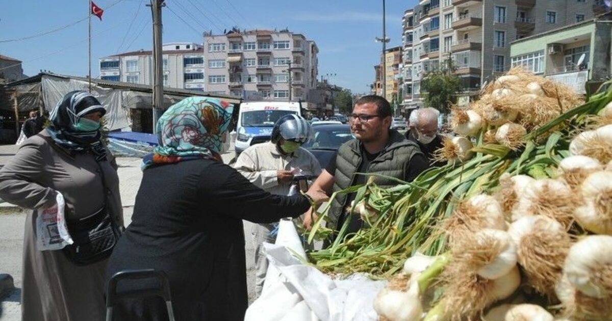 Bafra'da ucuz sarımsak sırası