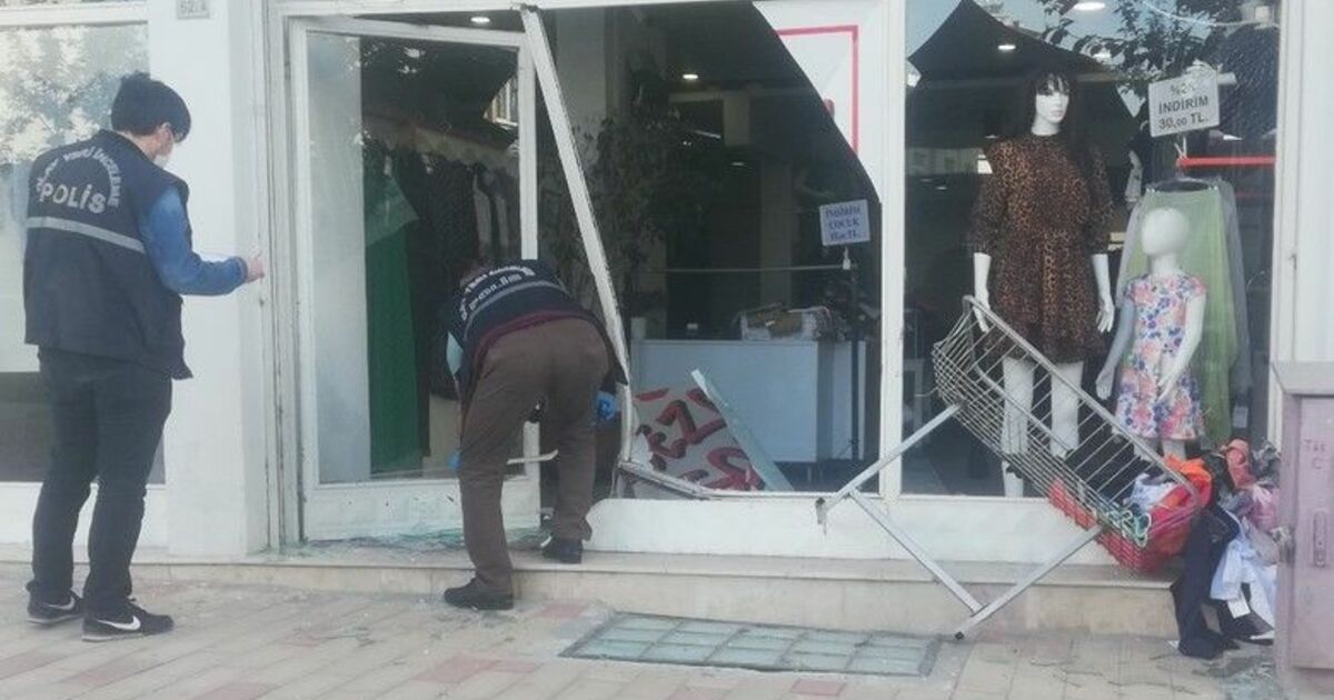 Dükkanı boşaltmayan eski eşinin iş yerine kamyonetle çarptı