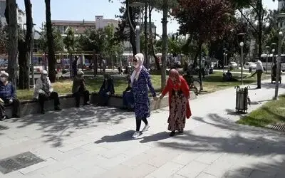 65 Yaş Ve Üzeri Vatandaşlar Sokağa Çıkmanın İkinci Kez Tadını Çıkardı