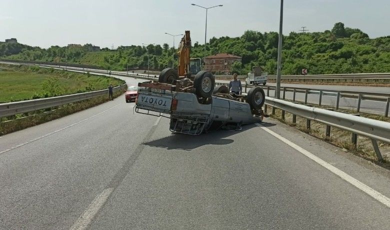 Bafra'da kamyonet takla attı: 1 yaralı - Samsun’da kamyonetin takla atması sonucu meydana gelen trafik kazasında 1 kişi yaralandı.