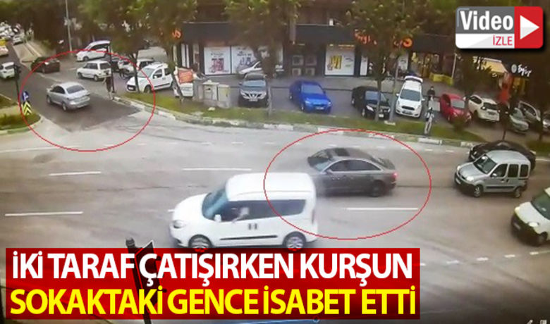 Masum bir gencin vurulduğu Bursa'dakiçatışmanın yeni görüntüleri ortaya çıktı - Bursa'da iftar saati seyir halinde karşılaşan kavgalı iki tarafın tüfekli çatışmasında karşıdan karşıya geçen 24 yaşındaki genç ensesinden yaralandı. O ana ilişkin yeni görüntüler ortaya çıktı.BUGÜN NELER OLDU?