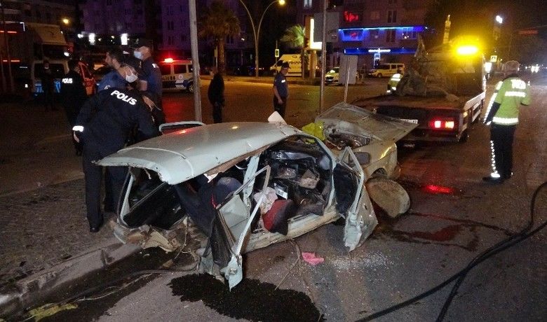 Kazada otomobil ikiye bölündü: 2’si ağır 5 yaralı
 - Samsun’da iki otomobilin çarpışması sonucu meydana gelen trafik kazasında otomobillerden biri ikiye bölünürken, kazada 2’si ağır 5 kişi yaralandı.