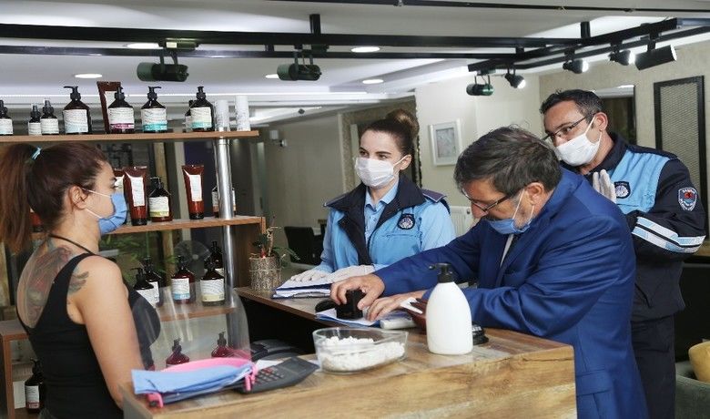 Atakum’da güzellik merkezlerine’bakım ve makyaj’ uyarısı - Atakum Belediyesi Zabıta Müdürlüğü’ne bağlı ekipler, ilçe genelindeki güzellik merkezlerinde korona virüs tedbirlerine yönelik denetim yaptı.