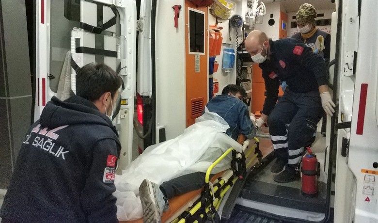 Samsun’da bıçaklı saldırıyauğrayan genç hastanelik oldu - Samsun’da bıçaklı saldırıya uğrayan bir genç hastanelik oldu.