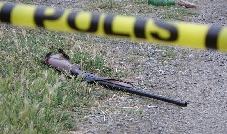 Babasını öldüren komşusunu 15 yıl sonra öldürdü - Samsun’da bir kişi babasını öldürüp cezasını çektikten sonra serbest kalan komşusunu av tüfeğiyle vurarak öldürdü.