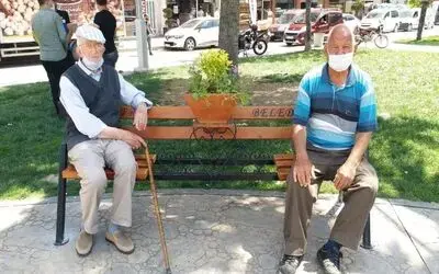 Bafra Belediyesinden ’sosyal mesafe bankları’