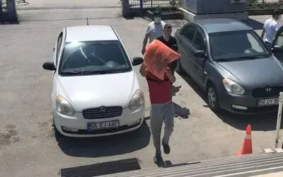 Mağazadan kıyafet hırsızlığına 2 tutuklama
