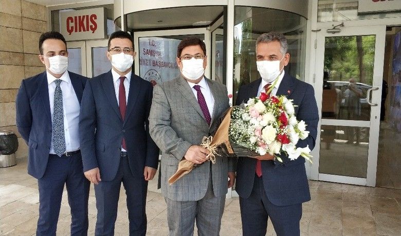 Başsavcı Kılıç’tan Vali Kaymak’a veda çiçeği
 - Samsun Cumhuriyet Başsavcısı Mehmet Sabri Kılıç’a veda ziyaretinde bulunan Vali Osman Kaymak, çiçekle uğurlandı.