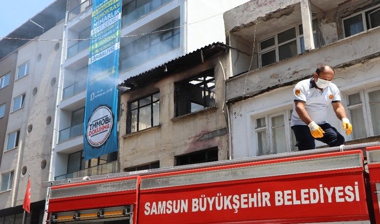 Samsun’da 3 katlı metruk bina alevlere teslim
 - Samsun’da 3 katlı metruk bir binanın çatı katında yangın meydana geldi. Alevler kısa sürede çatıyı kaplarken olay yerine gelen itfaiye ekipleri yangını müdahale ederek söndürdü.