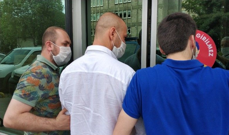 Adliye yanında silahlayaralama yapan şahıs tutuklandı - Samsun Adliyesi çıkışı bir kişiyi silahla yaralayan şahıs mahkemece tutuklandı.