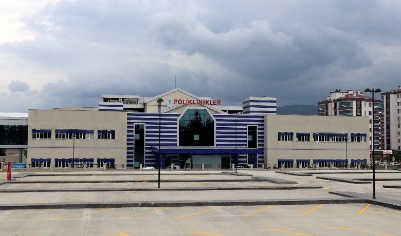 Samsun Eğitim ve Araştırma Hastanesi yenipoliklinik binası 22 Haziran Pazartesi açılıyor - Samsun Eğitim ve Araştırma Hastanesinin 37 milyon TL’lik yatırımla tamamlanan, 95 poliklinik ve 56 destek ünitesine sahip yeni poliklinik binasının 22 Haziran Pazartesi günü hizmete gireceği duyuruldu.