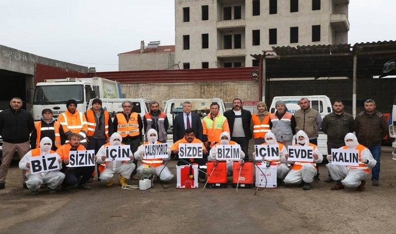 Bafra’da korona ile mücadele - Bafra Belediyesi, mart ayı başlarında ortaya çıkan ve tüm dünyayı etkisi altına alan korona virüsü salgınına (Kovid-19) karşı uygulamaya geçirdiği eş zamanlı çalışmalar ve özverili gayreti ile dikkatleri üzerine çekiyor.