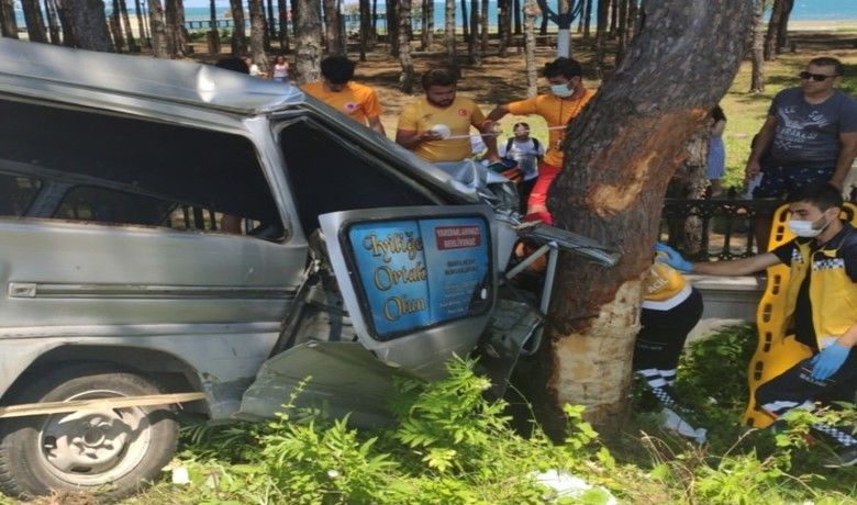 Samsun’da kamyonet ağaca çarptı: 2 yaralı
 - Samsun’da yoldan çıkan kapalı kasa kamyonetin çam ağacına çarpması sonucu meydana gelen trafik kazasında 2 kişi yaralandı.
