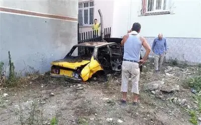 Terk Edilmiş Otomobil Bir Anda Alev Aldı