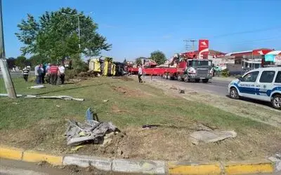 Çimento yüklü tır devrildi: 1 yaralı
