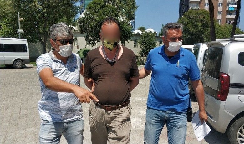 Adliyede savcıya hakaret iddiasına gözaltı
 - Samsun Adliyesinde savcıya hakaret ettiği iddia edilen bir kişi gözaltına alındı.