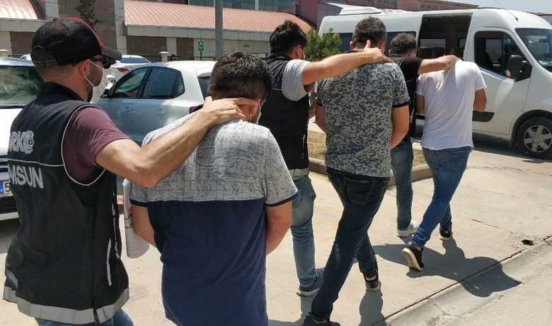 52 bin 920 uyuşturucuhapla yakalanan 3 kişi tutuklandı - Samsun’da polis tarafından 52 bin 920 adet uyuşturucu özelliği bulunan sentetik ecza adlı hapla yakalanan 3 kişi çıkarıldıkları mahkemece tutuklandılar.