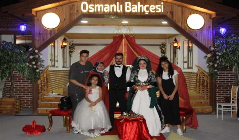 Osmanlı Bahçesi Emine Ve Ekrem Çiftinin Düğünü İle Kapılarını Açtı 
