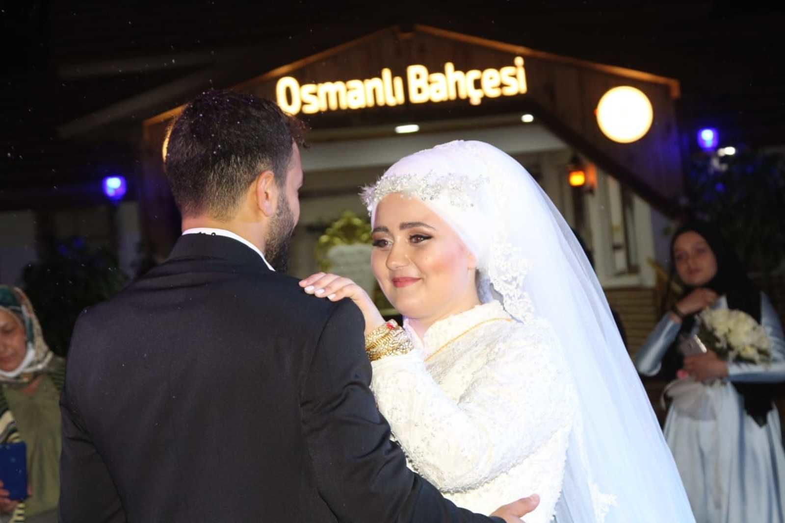 Osmanli bahcesi emine ve ekrem ciftinin dugunu ile kapilarini acti 32fa1113