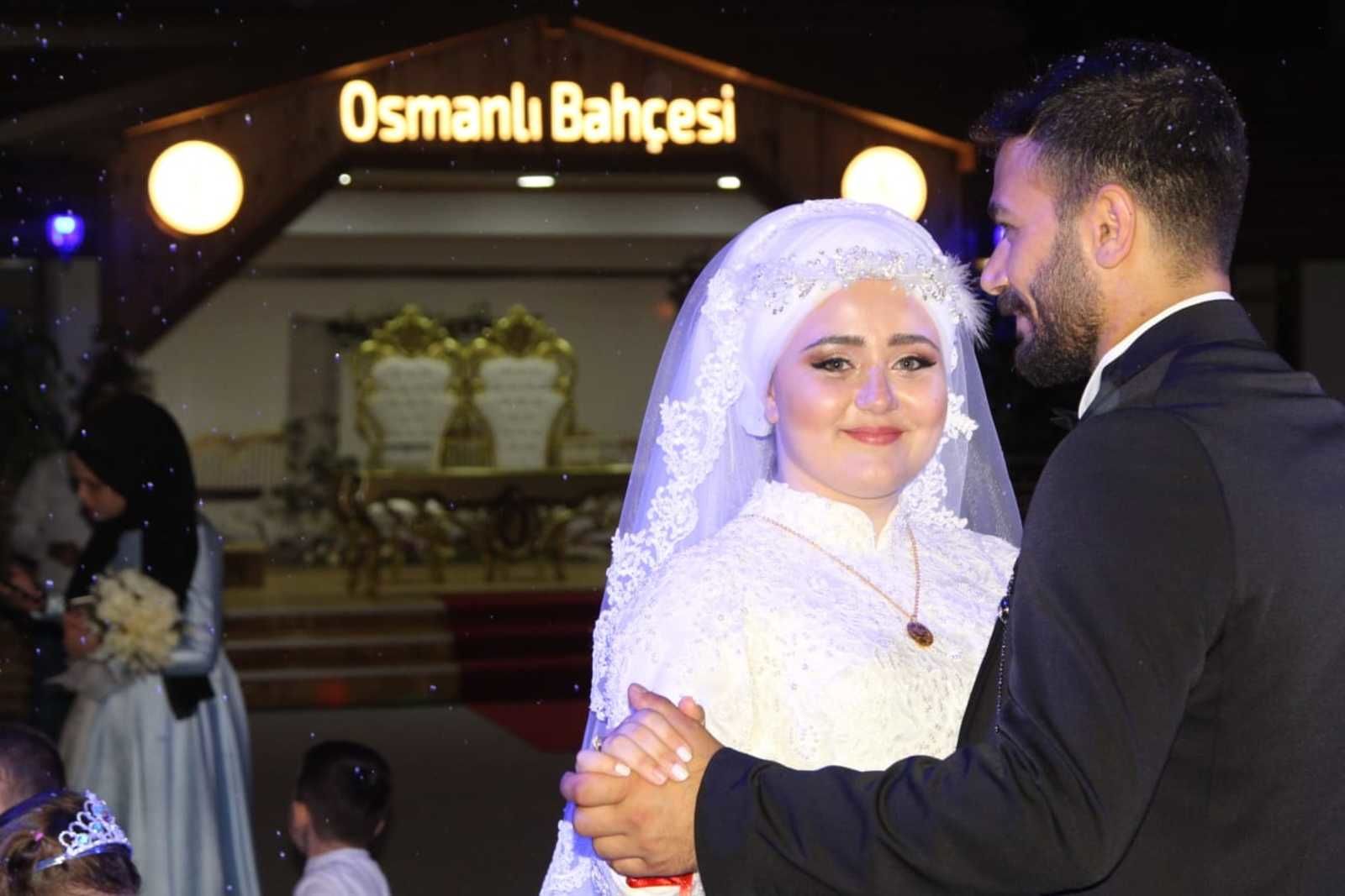 Osmanli bahcesi emine ve ekrem ciftinin dugunu ile kapilarini acti 46552a09