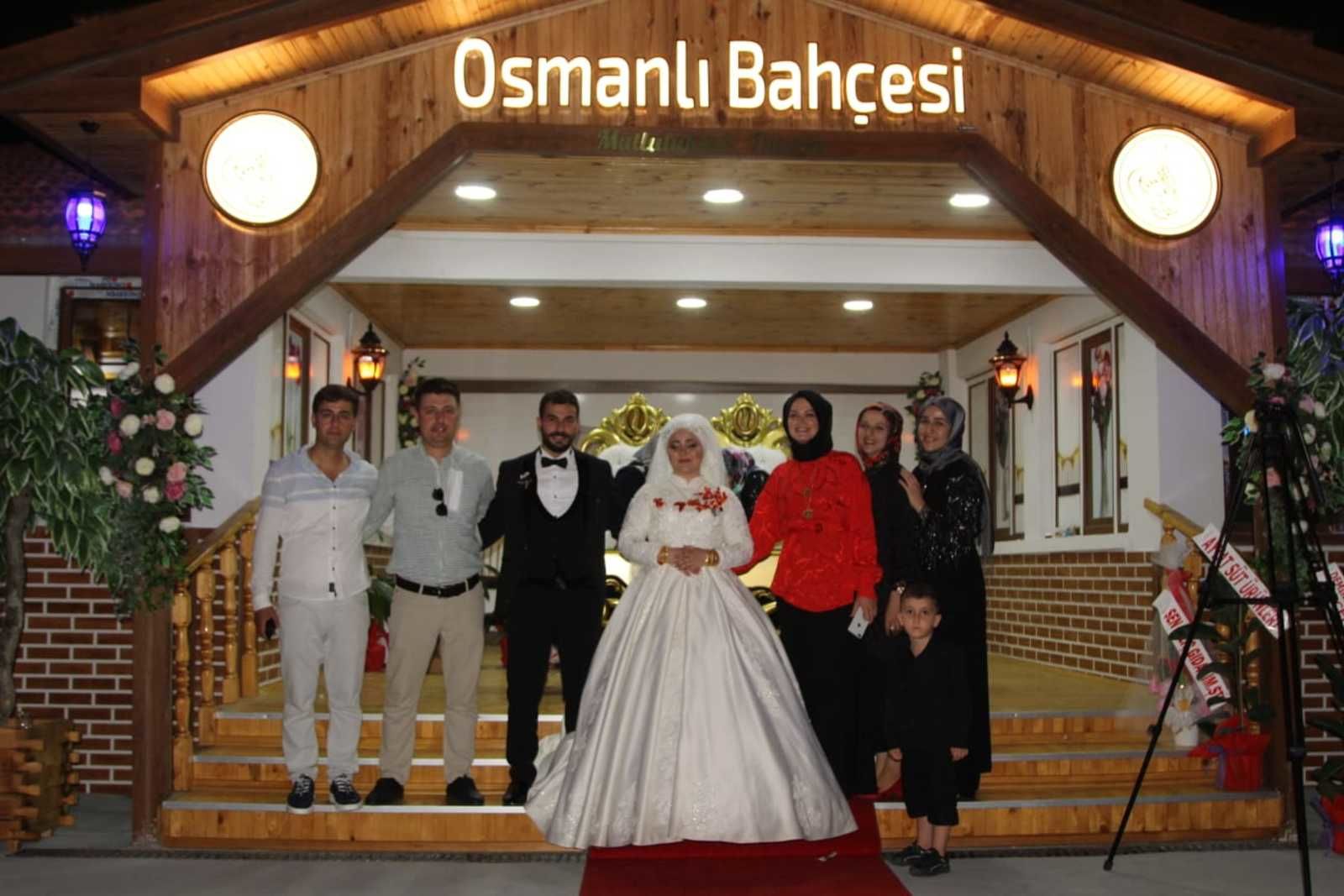 Osmanli bahcesi emine ve ekrem ciftinin dugunu ile kapilarini acti 4c1a2415