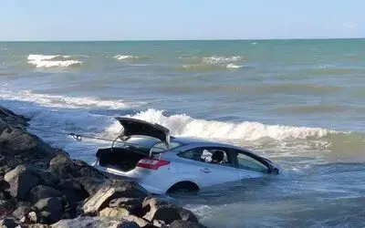 Samsun’da otomobil denize uçtu, sürücü sağ kurtuldu
