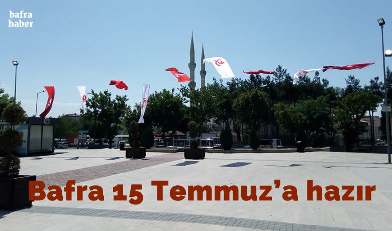 Bafra 15 Temmuz’a hazır - Samsun’un Bafra ilçesi, Cumhurbaşkanlığı İletişim Başkanlığı’nın koordinasyonunda tüm yurtta düzenlenecek “15 Temmuz Demokrasi ve Milli Birlik Günü” etkinliklerine hazır hale getirildi.
