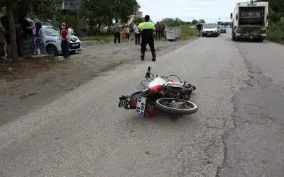Motosiklet yayaya çarptı: 2 yaralı
