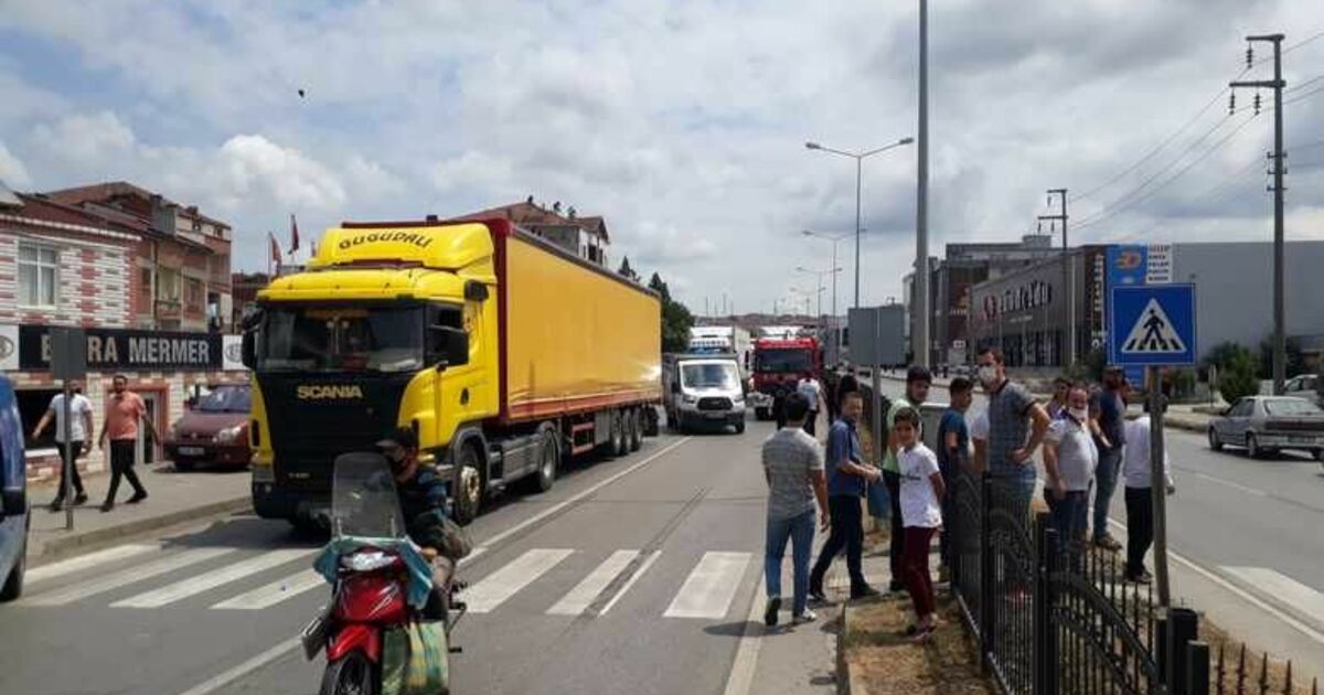 Yaya geçidinden geçen bisikletliye araç çarptı