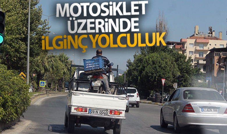 Motosiklet üzerinde ilginç yolculuk - Aydın İzmir kara yolunda bir motosiklet sürücüsünün motoruyla kamyonetin üzerinde yolculuk yapması görenleri şaşırttı.BUGÜN NELER OLDU?