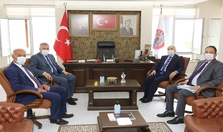 Vali Dağlı: “Yerel yönetimler işbirliği platformunda etkili şekilde buluşması gerekiyor” - Valiler Kararnamesi ile 10 Haziran tarihinde Samsun’a atanan Vali Dr. Zülkif Dağlı, Bafra Belediyesini ziyaret ederek, Belediye Başkanı Hamit Kılıç ile bir araya geldi.