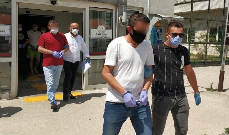 Silahla yaralanmadan 4 gözaltı
 - Samsun’da bir kişinin tabancayla yaralanması olayıyla ilgili 4 kişi gözaltına alındı.