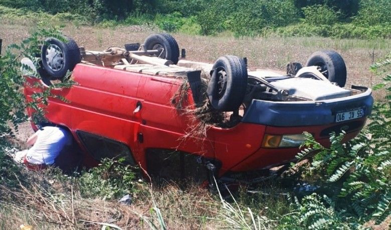 Samsun’da minibüs şarampole yuvarlandı: 2 yaralı
 - Samsun’da minibüsün şarampole yuvarlandığı kazada 2 kişi yaralandı.