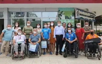Başkan Cemil Deveci’den engelsiz raketlere şampiyonluk ödülü
