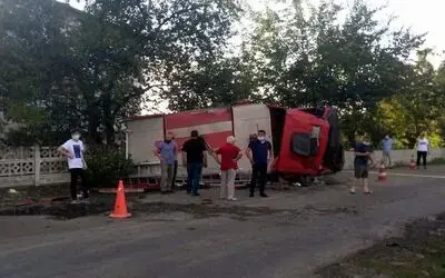 Samsun’da yangına giden itfaiye aracı devrildi: 2 yaralı
