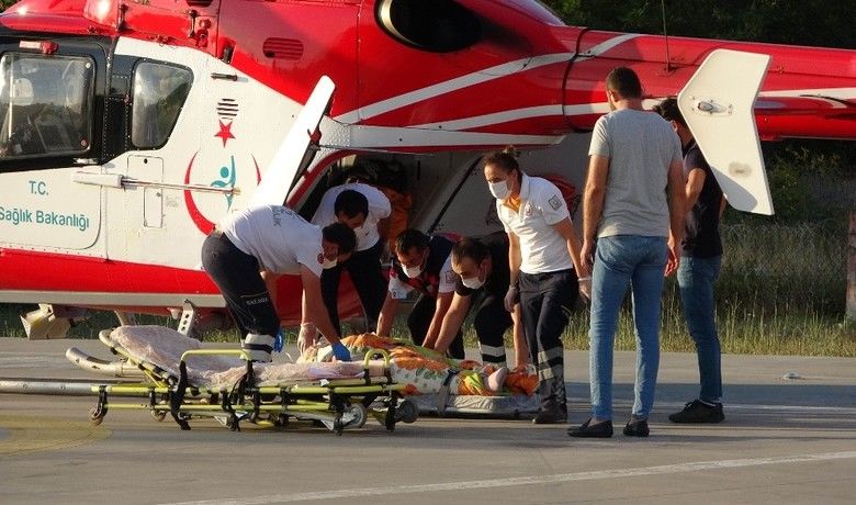 Böbrek hastası kadın ambulanshelikopterle hastaneye sevk edildi - Samsun’da börek hastası olup diyalize girmesi gereken yaşlı kadın ambulans helikopterle hastaneye sevk edildi.