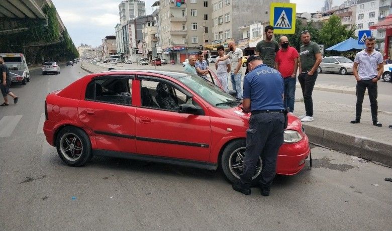 Kavşakta iki otomobil çarpıştı: 1 yaralı
 - Samsun’da kavşakta iki otomobilin çarpışması sonucu meydana gelen trafik kazasında 1 kişi yaralandı.