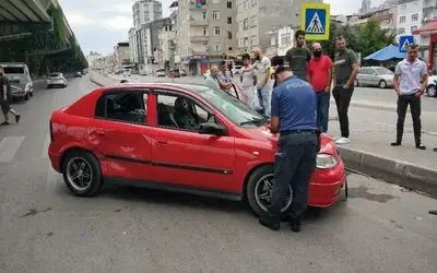 Kavşakta iki otomobil çarpıştı: 1 yaralı
