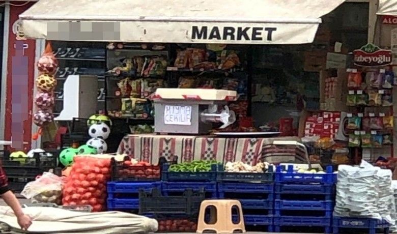 Bu kurbanda da manzara değişmedi
 - SAMSUN (İHA) – Samsun Kasaplar Odası Başkanı Ömür Şen, bu Kurban Bayramı’nda da sokakta kıyma çeken sahte kasapların sağlıksız ve tedbirsiz bir şekilde vatandaşlara hizmet verdiğini söyledi.