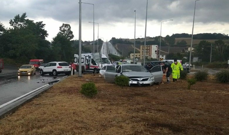 Karaköy'de trafik kazası: 10 yaralı - Samsun’da Bafra ilçesi Karaköy kavşağında meydana gelen trafik kazasında 10 kişi yaralandı.