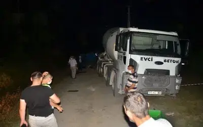 Beton mikserinin altında can verdi
