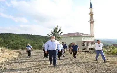 Camilerin iç temizliği ve bahçe düzenlemesi Canik Belediyesi’nden
