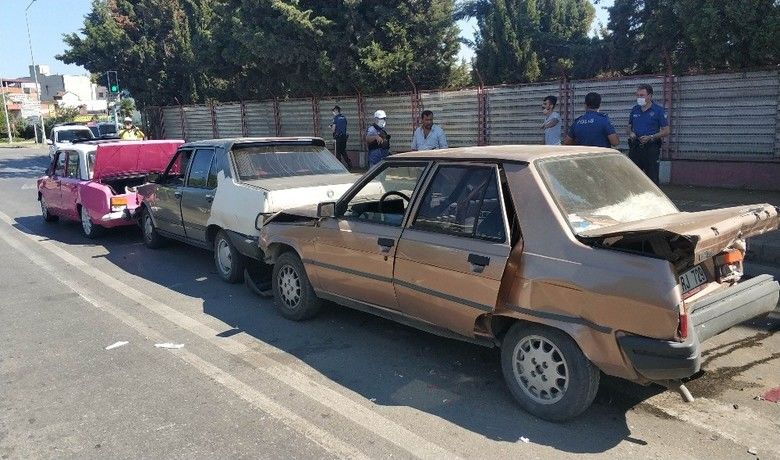 Araçlar domino taşı gibi birbirlerine çarptı 1 yaralı Samsun