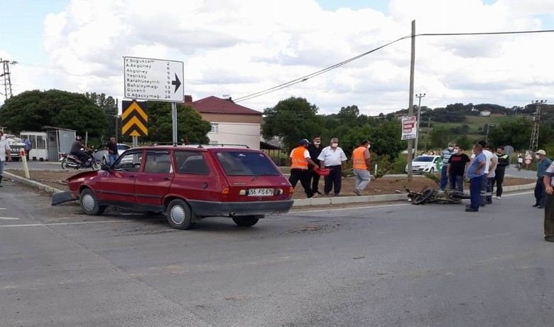 Alaçam’da otomobil ilemotosiklet çarpıştı: 2 yaralı - Samsun’da otomobilin motosikletle çarpışması sonucu meydana gelen trafik kazasında 2 kişi yaralandı.