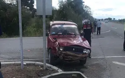 Alaçam'da otomobil ile motosiklet çarpıştı: 2 yaralı