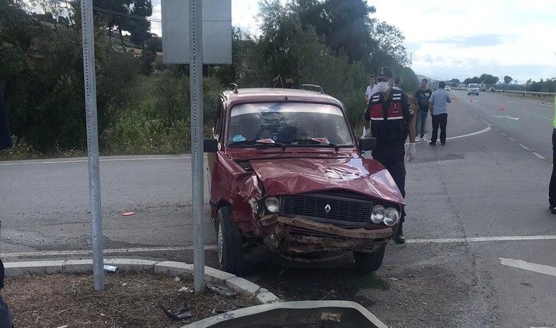 Alaçam'da otomobil ilemotosiklet çarpıştı: 2 yaralı